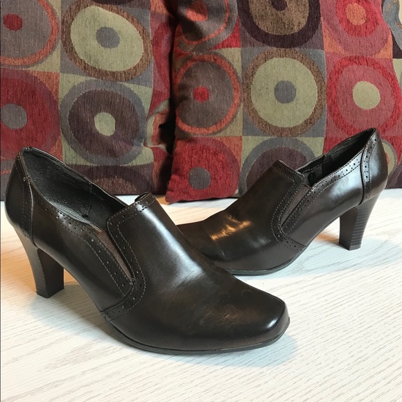 Vintage Heeled Loafers - Picture 2 of 8